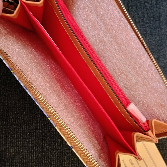 💜🎄BNWT DOONEY BOURKE HYDRANGEA FLOWER ZIPPER WALLET OR WRISTLET - Picture 3 of 6